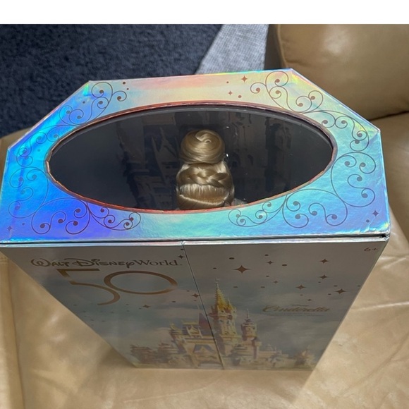 Disney Princess Cinderella Doll with Gold and White Gown. Collectable, retired - Picture 5 of 12